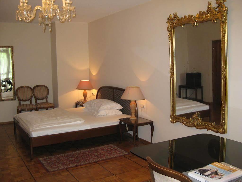 Dom Hotel Linz Exterior photo